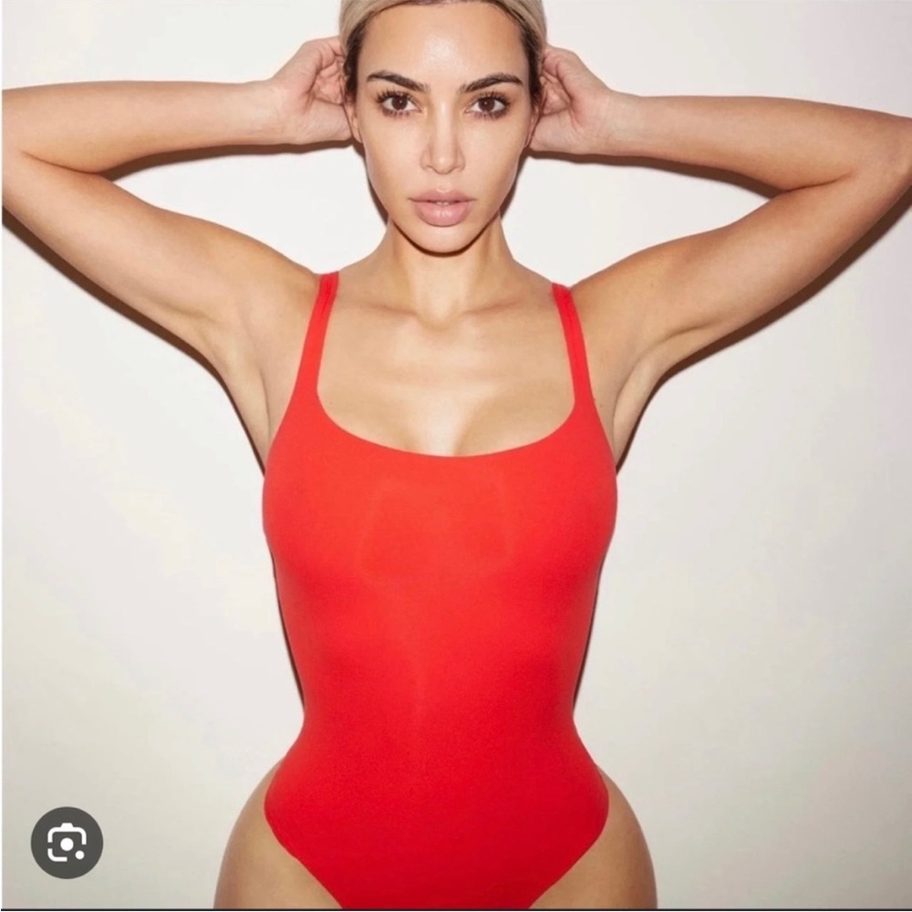 ✨NWT SKIMS Tank Thong Bodysuit in Ruby 3X